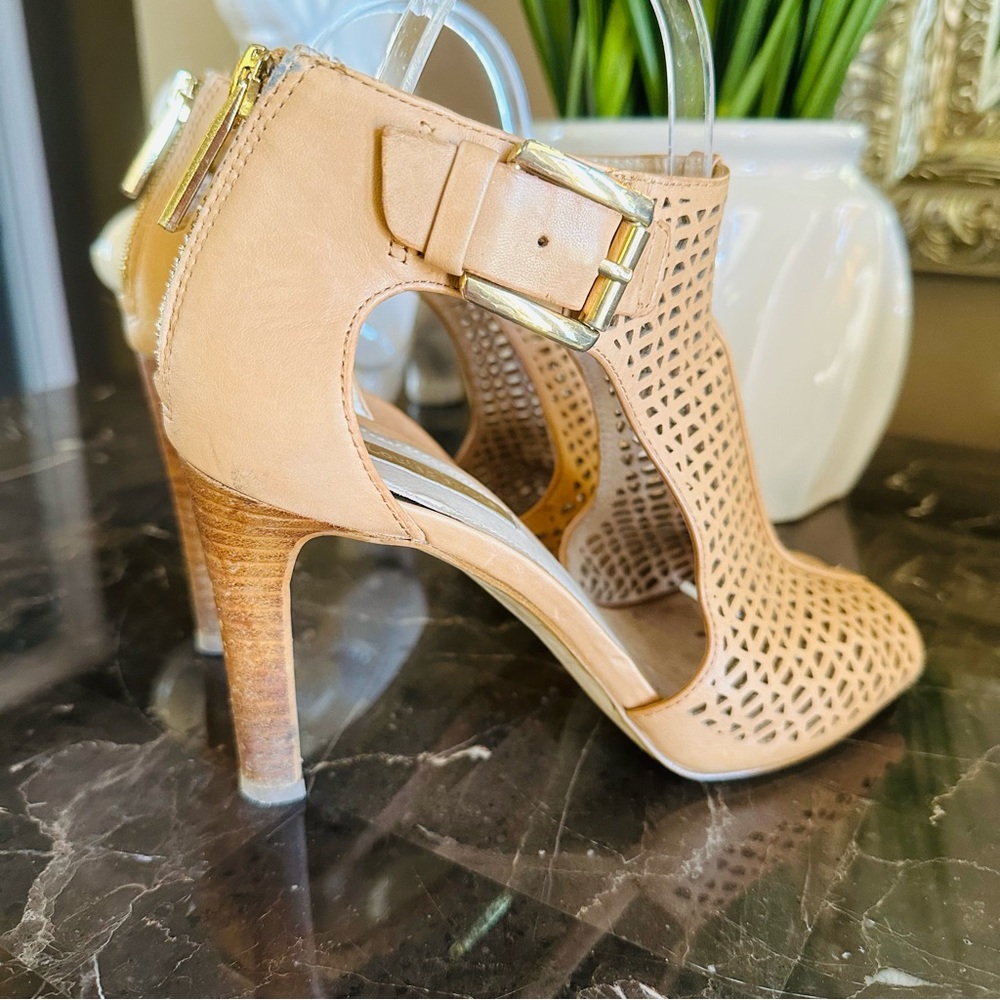 Louise et Cie Camel Peep Toe Heels Size 37 / 7B Wooden Heel - Picture 3 of 10